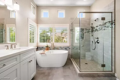 Bath - 12547 Eclipse Pl, San Diego, CA 92129 photo 3 of 4