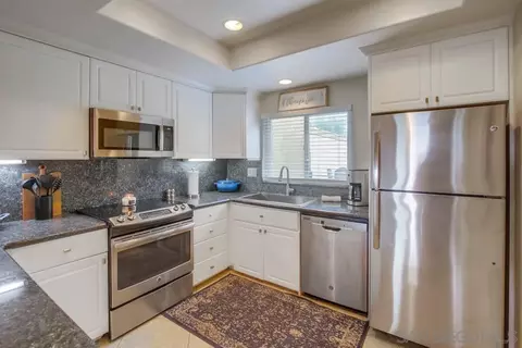Kitchen - 13410 The Sq, Poway, CA 92064 photo 2 of 3