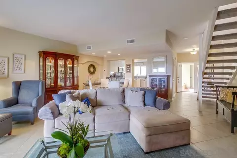 Living - 13410 The Sq, Poway, CA 92064 photo 4 of 5