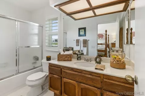 Bath - 943 Intrepid Ct, Del Mar, CA 92014 photo 4 of 4