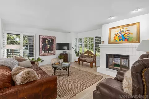 Living - 943 Intrepid Ct, Del Mar, CA 92014 photo 2 of 3