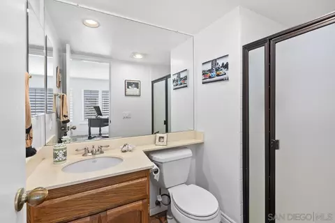 Bath - 943 Intrepid Ct, Del Mar, CA 92014 photo 1 of 4