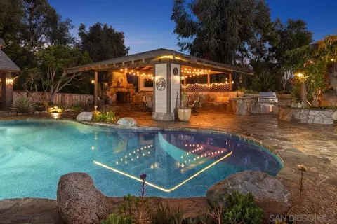 Exterior - 2542 5th St, Encinitas, CA 92024 photo 2 of 2