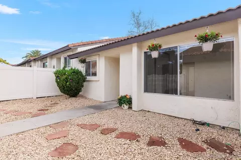 Exterior - 313 Harrisburg Dr, Encinitas, CA 92024 photo 4 of 10