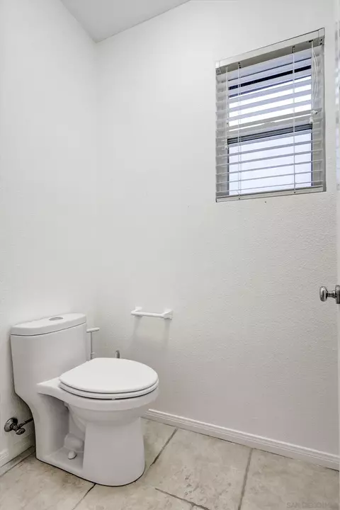 Bath - 41649 Monterey Pl, Temecula, CA 92591 photo 6 of 7