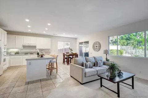 Living - 41649 Monterey Pl, Temecula, CA 92591 photo 2 of 4