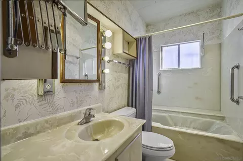 Bath - 2124 Ildica Ct, Spring Valley, CA 91977 photo 1 of 2