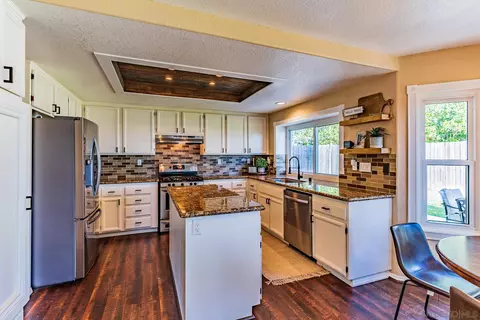 Kitchen - 2468 Night Star Pl, Alpine, CA 91901 photo 2 of 5