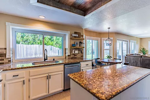Kitchen - 2468 Night Star Pl, Alpine, CA 91901 photo 4 of 5