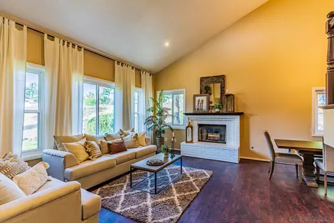 Living - 2468 Night Star Pl, Alpine, CA 91901 photo 2 of 5