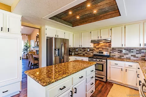 Kitchen - 2468 Night Star Pl, Alpine, CA 91901 photo 3 of 5