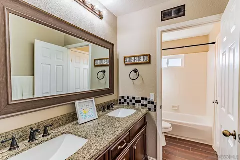 Bath - 2468 Night Star Pl, Alpine, CA 91901 photo 3 of 4
