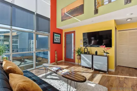 Living - 761 2nd St, Encinitas, CA 92024 photo 2 of 4