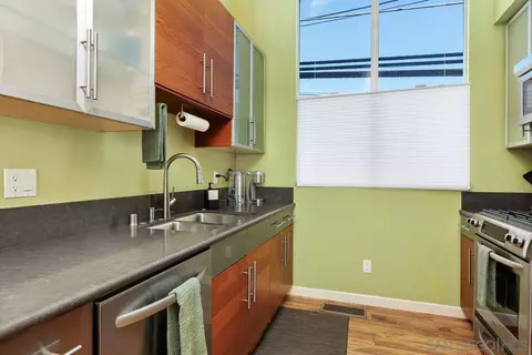 Kitchen - 761 2nd St, Encinitas, CA 92024 photo 2 of 4