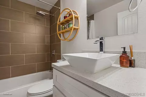 Bath - 3126 Del Rey Ave, Carlsbad, CA 92009 photo 3 of 3