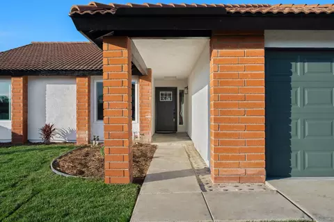 Exterior - 4642 Rose Dr, Oceanside, CA 92056 photo 4 of 11