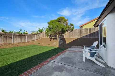 Exterior - 4642 Rose Dr, Oceanside, CA 92056 photo 5 of 11