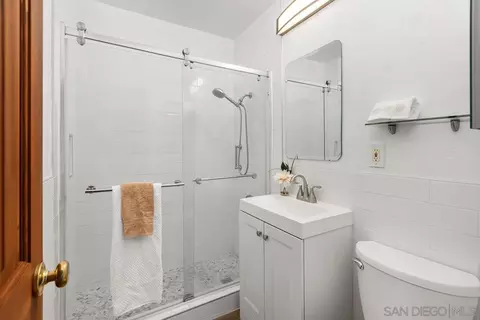 Bath - 421 Richfield Ave, El Cajon, CA 92020 photo 1 of 2