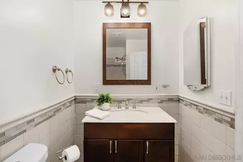 Bath - 421 Richfield Ave, El Cajon, CA 92020 photo 2 of 2
