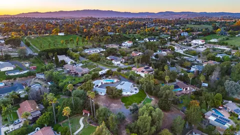 View/Area - 1337 Friends Way, Fallbrook, CA 92028 photo 7 of 8