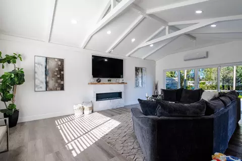 Living - 1337 Friends Way, Fallbrook, CA 92028 photo 2 of 5