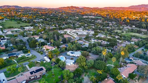 View/Area - 1337 Friends Way, Fallbrook, CA 92028 photo 4 of 8