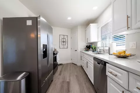 Kitchen - 1337 Friends Way, Fallbrook, CA 92028 photo 2 of 3