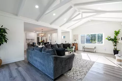 Living - 1337 Friends Way, Fallbrook, CA 92028 photo 4 of 5