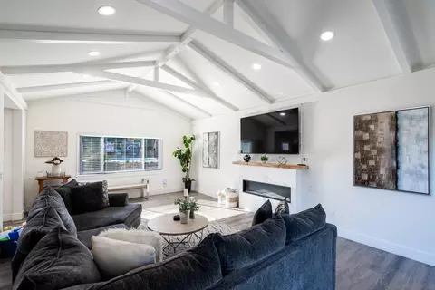 Living - 1337 Friends Way, Fallbrook, CA 92028 photo 3 of 5