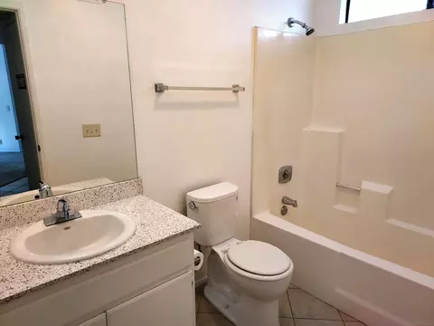 Bath - 3051 Brookpine Ct, Spring Valley, CA 91978 photo 1 of 2