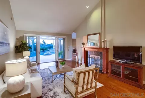 Living - 16157 Country Day Rd, Poway, CA 92064 photo 6 of 8
