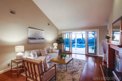 Living - 16157 Country Day Rd, Poway, CA 92064 photo 5 of 8
