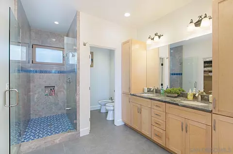 Bath - 5622 Taft Ave, La Jolla, CA 92037 photo 1 of 4