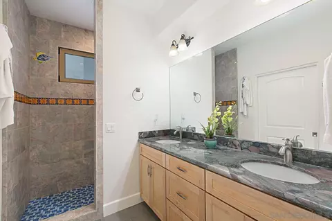 Bath - 5622 Taft Ave, La Jolla, CA 92037 photo 4 of 4
