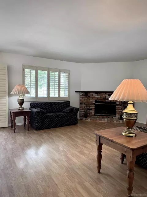 Living - 3754 Cameo Dr, Oceanside, CA 92056 photo 2 of 3