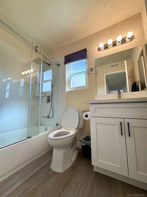 Bath - 3754 Cameo Dr, Oceanside, CA 92056 photo 6 of 7