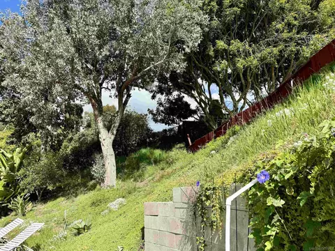 Exterior - 3754 Cameo Dr, Oceanside, CA 92056 photo 11 of 12