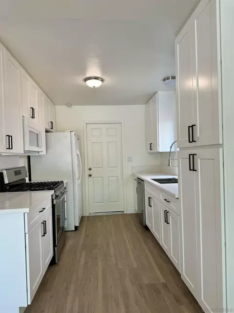 Kitchen - 3754 Cameo Dr, Oceanside, CA 92056 photo 1 of 3
