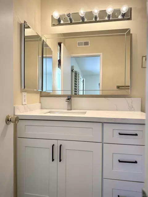 Bath - 3754 Cameo Dr, Oceanside, CA 92056 photo 4 of 7