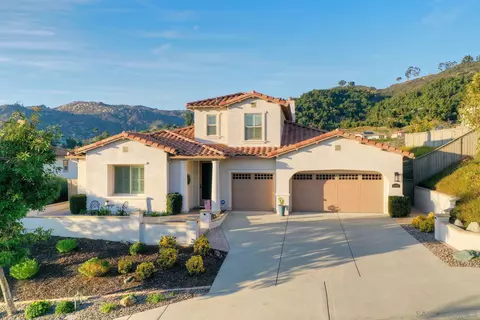 2422 Honeybell Ln, Escondido, CA 92027