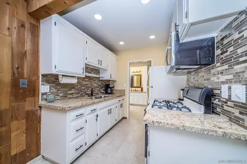 Kitchen - 2929 Fire Mountain Dr #26, Oceanside, CA 92054 photo 2 of 2