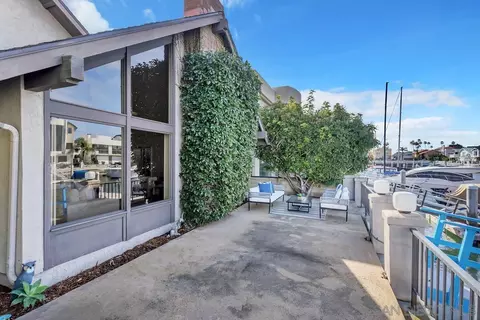 Exterior - 29 Green Turtle Rd, Coronado, CA 92118 photo 6 of 13