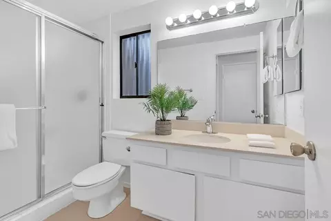 Bath - 29 Green Turtle Rd, Coronado, CA 92118 photo 1 of 4