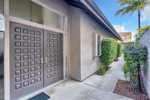 Exterior - 29 Green Turtle Rd, Coronado, CA 92118 photo 4 of 13