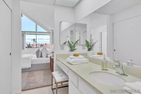 Bath - 29 Green Turtle Rd, Coronado, CA 92118 photo 3 of 4