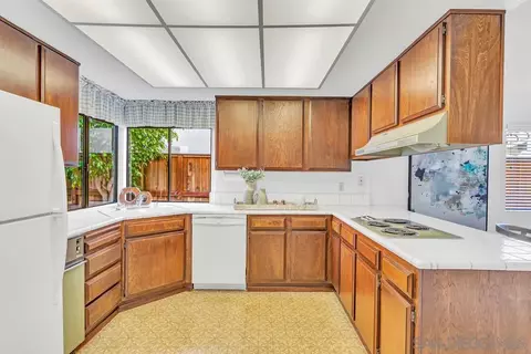 Kitchen - 29 Green Turtle Rd, Coronado, CA 92118 photo 2 of 4