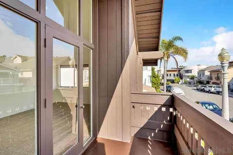 Exterior - 29 Green Turtle Rd, Coronado, CA 92118 photo 11 of 13