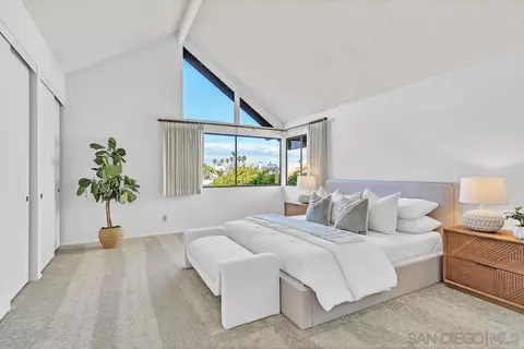 Bedroom - 29 Green Turtle Rd, Coronado, CA 92118 photo 3 of 5