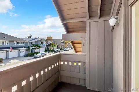 Exterior - 29 Green Turtle Rd, Coronado, CA 92118 photo 10 of 13