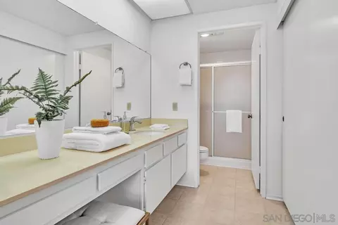 Bath - 29 Green Turtle Rd, Coronado, CA 92118 photo 2 of 4